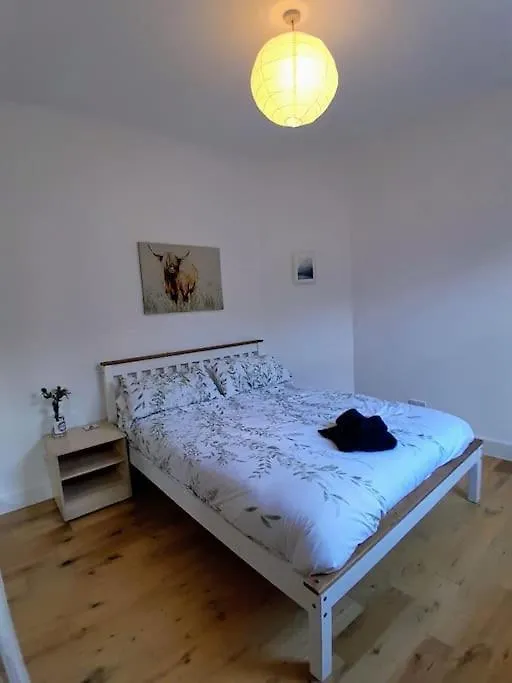 Cosy 2 Bed Edinburgh Apartment