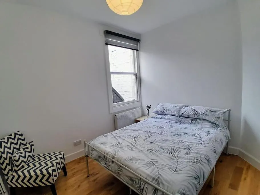 Cosy 2 Bed Edinburgh Apartment 0*,  United Kingdom
