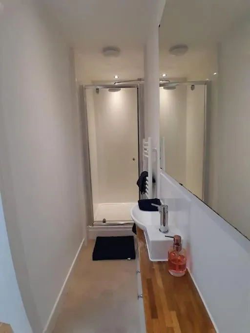 Cosy 2 Bed Edinburgh Apartment