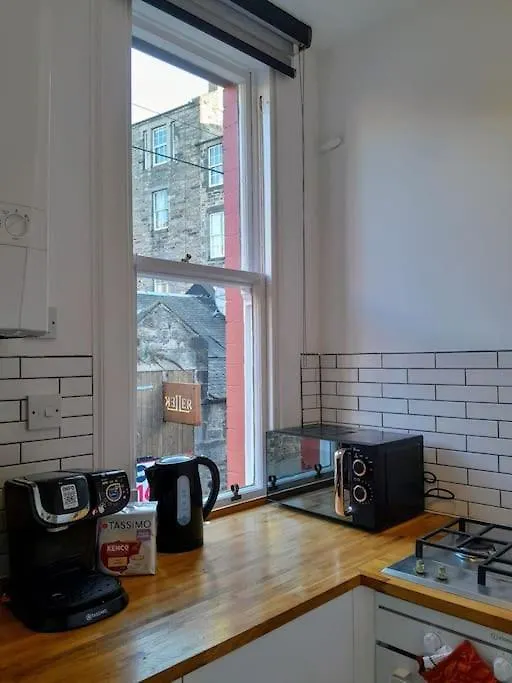 Cosy 2 Bed Edinburgh Apartment