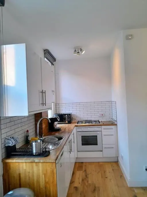 Cosy 2 Bed Edinburgh Apartment