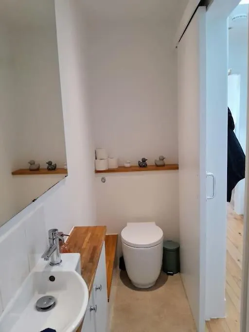 Cosy 2 Bed Edinburgh Apartment
