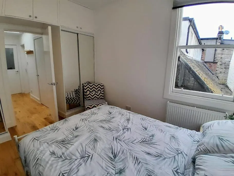 Cosy 2 Bed Edinburgh Apartment